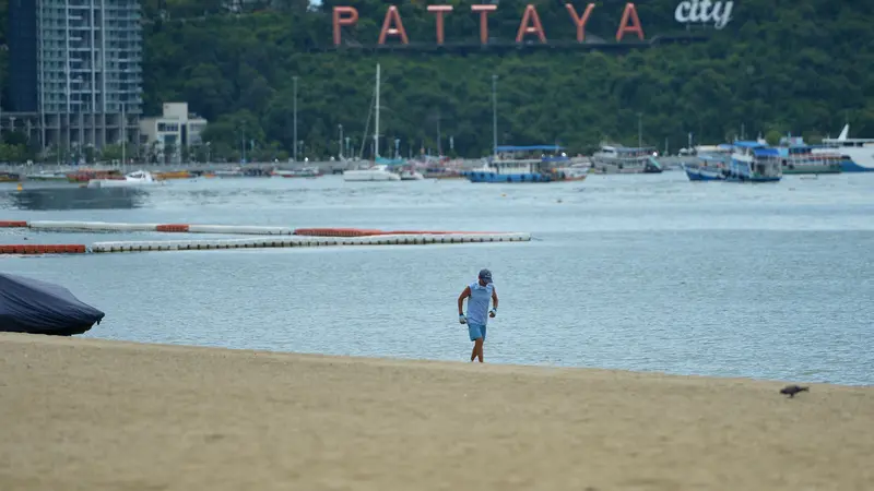 Sepinya Pantai Pattaya di Tengah Pandemi Covid-19