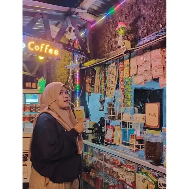 6 Potret Intan Sriastuti, Cewek Viral yang Nyanyi 'Begitu Sulit Lupakan Rehan'