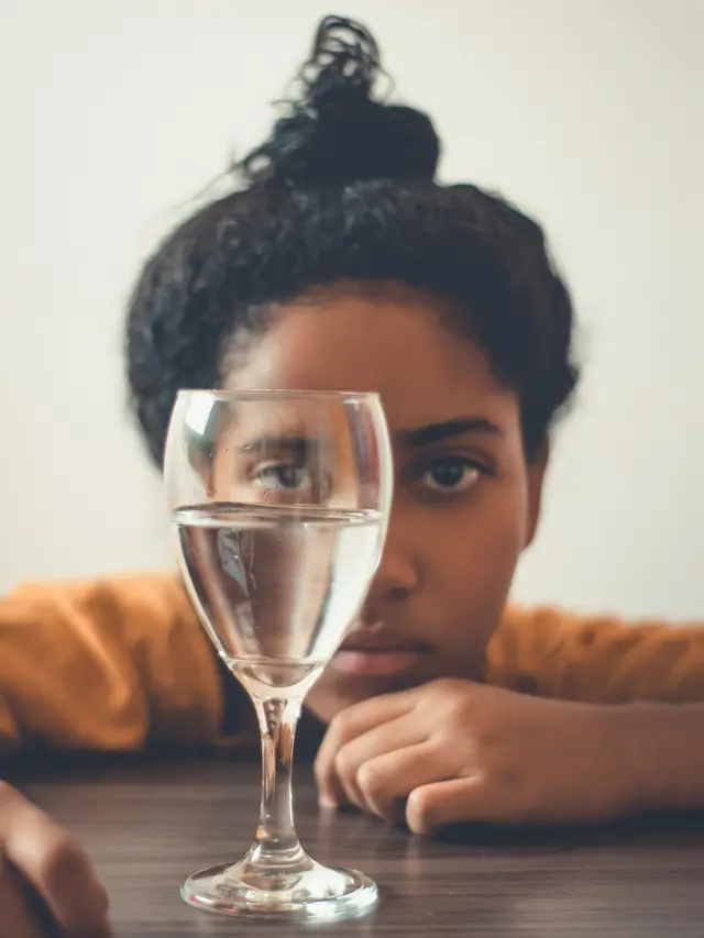 ilustrasi manfaat mengonsumsi air putih hangat/pexels