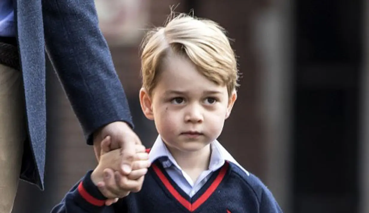 Di sekolahnya nanti, pangeran George pun akan diajarkan untuk memiliki rasa toleransi yang tinggi terhadap teman-temannya yang berbeda keyakinan, ras, dan budaya. (AFP/Richard Pohle)