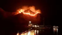 Pasca terbakarnya Pulau Gili Lawa di Kawasan Taman Nasional Komodo (TNK), Labuan Bajo, Kepala Dinas Pariwisata NTT, Marius Jelamu mengeluarkan peringatan keras bagi wisatawan yang hendak berkunjung ke wilayah itu.