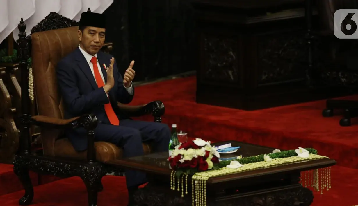 Presiden terpilih Joko Widodo  saat menghadiri pelantikan Presiden dan Wapres 2019 di Gedung MPR/DPR/DPD RI, Senayan, Jakarta, Minggu (20/10/2019). Jokowi-Ma'ruf Amin resmi dilantik sebagai Presiden dan Wapres RI periode 2019-2024. (Liputan6.com/Johan Tallo)