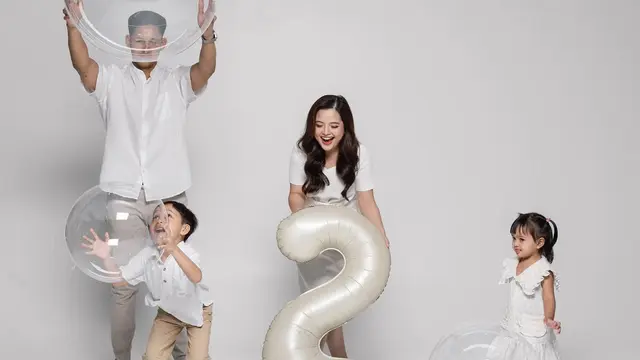 Pemotretan Terbaru Keluarga Tasya Kamila, Disebut Bak Keluarga Cemara (credit: instagram/tasyakamila)