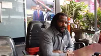 Ketua Lembaga Masyarakat Adat Tanah Papua Lenis Kagoya menggelar konferensi pers terkait kerusuhan di Manokwari, Papua Barat. (Fachrur Rozie/Liputan6.com)