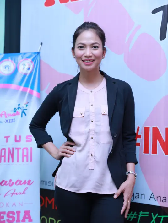 Kinaryosih menjadi salah satu pemeran film ‘Untukmu Angline’. film mengangkat kisah nyata ini sempat menjadi kontroversi, karena sidangnya yang masih belum selesai. (Galih W Satria/Bintang.com)