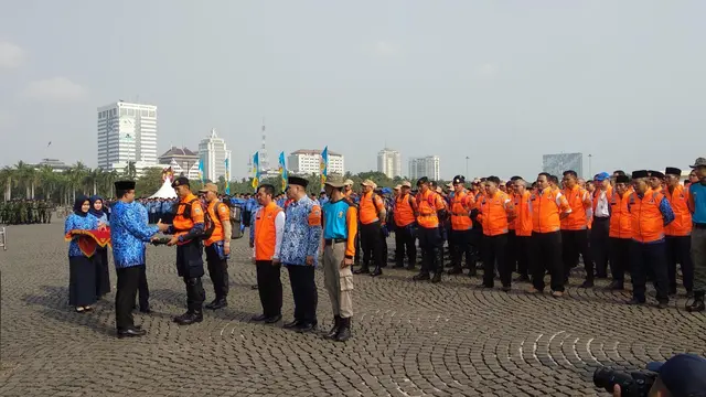 Pemprov DKI Jakarta mengirimkan Petugas Satgas Bencana untuk membantu korban gempa dan tsunami di Donggala dan Palu, Sulteng.