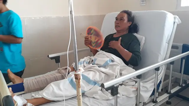 Sumartin (52), wanita yang tertabrak kuda balap di Kebumen masih dirawat di RSUD Margono Soekarjo, Purwokerto. (Liputan6.com/Muhamad Ridlo)