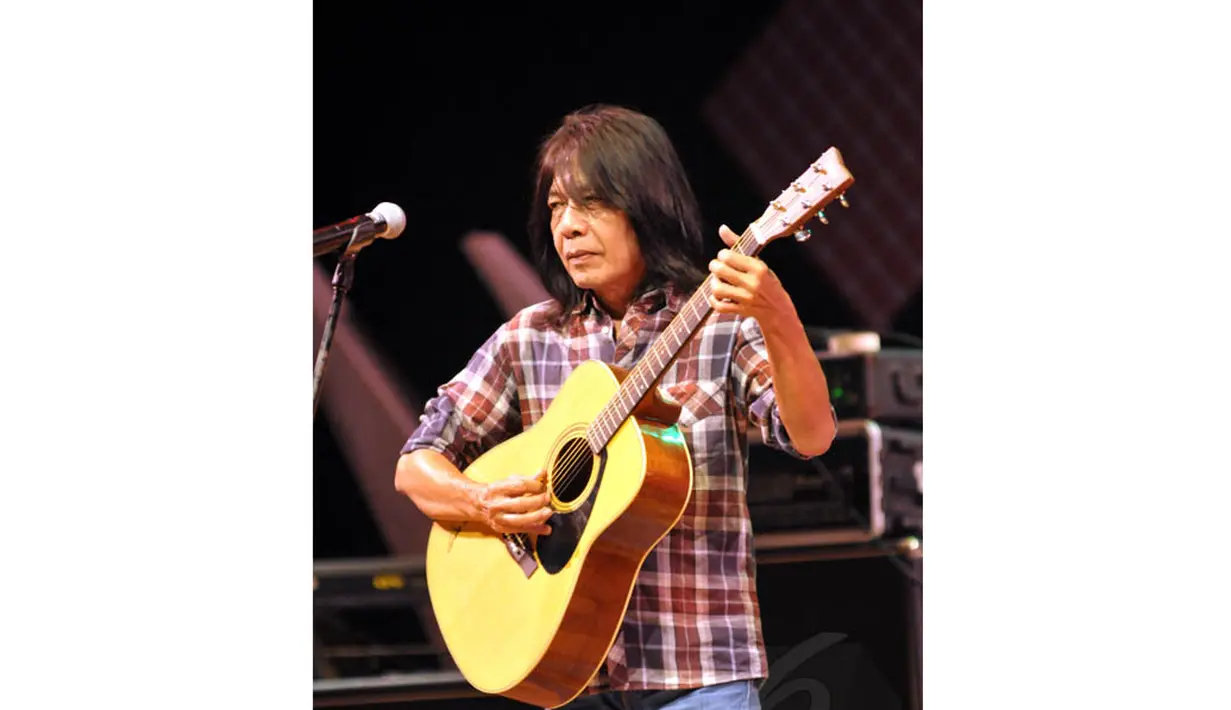 Gitar berwarna cokelat muda tersebut dilelang seharga Rp12,6 juta di acara Langkah Sang Pemimpin "Konser Kebangsaan untuk: Jokowi-Jusuf Kalla", Jakarta, Senin (23/6/14). (Liputan6.com/Panji Diksana)
