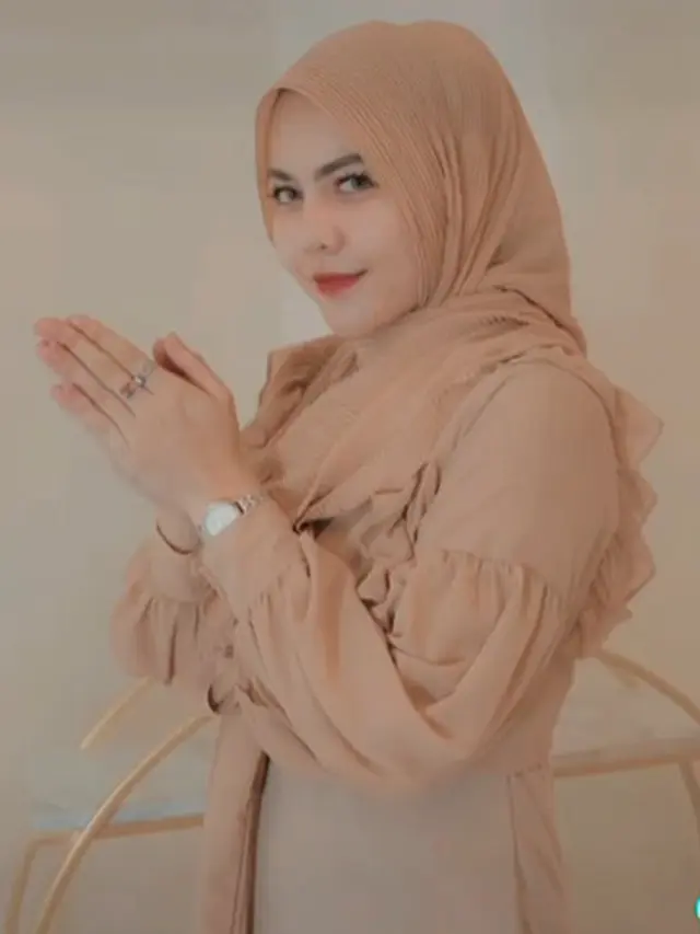6 Potret Ratu Rizky Nabila Pakai Hijab, Penampilannya Bikin Pangling