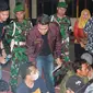 Kapolres Grobogan, AKBP Anung Dedy Kurniawan meminta keterangan mereka yang ditangkap karena judi. Foto: liputan6.com/Felek wahyu&nbsp;