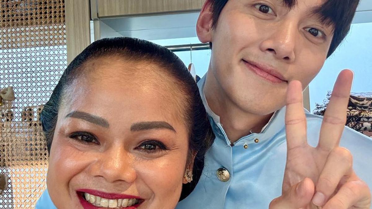 Cerita MUA Syuting Bareng Ji Chang Wook di Yogyakarta, Memakaikan Jarik dan Beskap