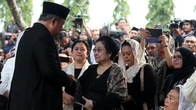 Pertemuan SBY dan Megawati di Pemakaman Ani Yudhoyono