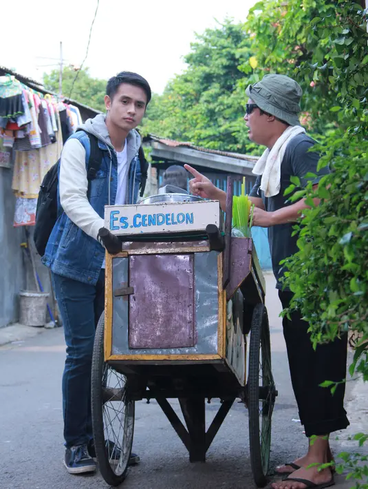 Kemampuan akting Ajun Perwira sudah tak diragukan lagi. Sejak 2011 hingga saat ini Ajun Perwira telah membintangi banyak judul film, FTV, dan sinetron. Bakat akting didukung paras yang menarik membuat Ajun Perwira dibanjiri tawaran peran (Kapanlagi/Muhammad Akrom Sukarya)