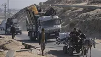 Militer Israel telah mengeluarkan perintah evakuasi bagi warga sipil yang ada di bagian utara Gaza agar segera berpindah ke selatan menuju al-Mawasi. (AP Photo/Jehad Alshrafi)