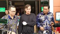 Rendy Kjaernett di Pengadilan Negeri Bekasi, Jawa Barat, Rabu (2/8/2203), dalam kondisi setelah kecelakaan mobil dengan Lady Nayoan. (Dok. via M. Altaf Jauhar)