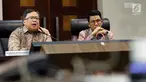 Menteri Negara PPN/Ka Bappenas Bambang Brodjonegoro bersama Anggota DPR Fraksi XI Mukhamad Misbakhun saat menjadi pembicara di Kantor Staf Presiden, Jakarta, Senin (13/5/2019). Diskusi ini membahas tema "Berapa Lama Membangun Ibukota Baru?". (Liputan6.com/Johan Tallo)