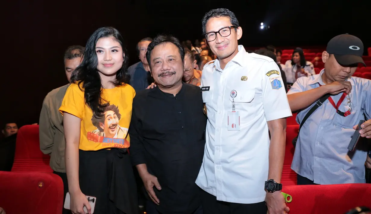"Alur ceritanya bagus dan menurut saya sangat layak untuk ditonton seluruh warga Jakarta," kata Sandiaga Uno usai menyaksikan film Benyamin: Biang Kerok. (Adrian Putra/Bintang.com)