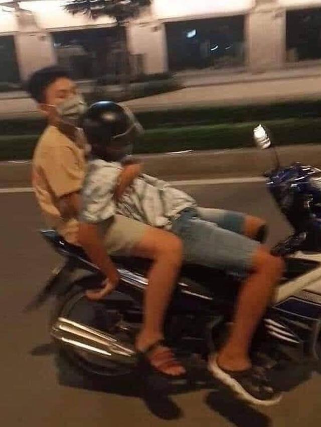 6 Momen Persahabatan Dua Orang Ini Gokil, Absurd Bersama-sama