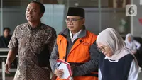 Mantan Menteri Agama, Yaqut Cholil Qoumas (Gus Yaqut - tengah), usai menjalani pemeriksaan lanjutan di Gedung Merah Putih Komisi Pemberantasan Korupsi (KPK), Jakarta, Selasa (2/6/2026). (Liputan6.com/Helmi Fithriansyah)