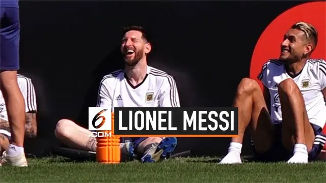 VIDEO: Lionel Messi Muntahkan Air Minum Saat Latihan, Kenapa?