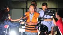 Jero Wacik usai menjalani pemeriksaan di KPK, Jakarta, Selasa (12/5/2015). Jero diperiksa terkait kasus pemerasan saat ia menjabat sebagai Menteri ESDM. (Liputan6.com/Helmi Afandi) 