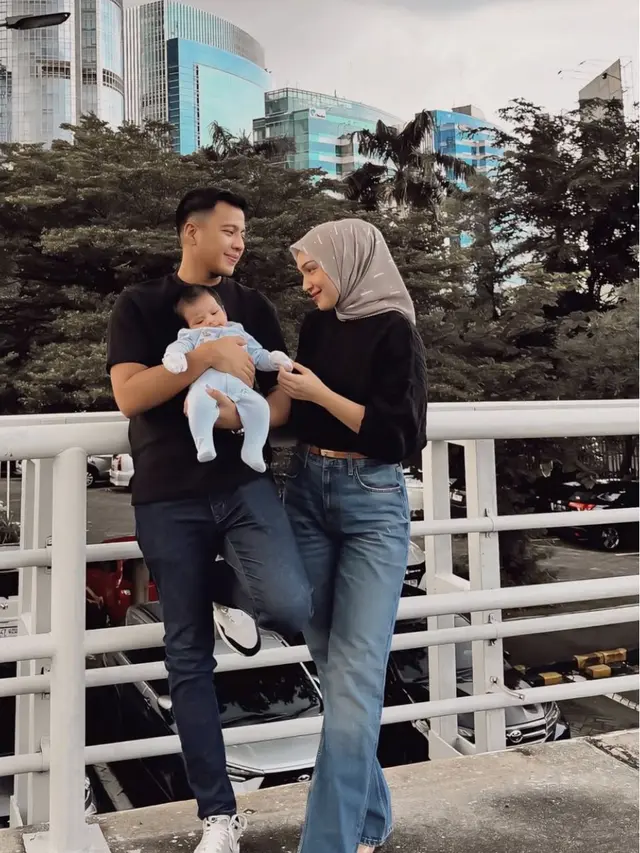 5 Potret Melody Prima Perlihatkan Wajah Anak Ketiga, Si Bungsu yang Menggemaskan (credit: instagram.com/melodyprima).