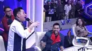 Namanya pun disandingkan dengan beberapa nama besar di industri musik dangdut sekarang ini. Sementara dari penampilan pun ia terlihat sangat tampan dan gagah. (Youtube/Indosiar)