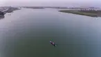 Foto udara ini memperlihatkan para nelayan di perairan Shatt al-Arab di Basra, Irak, Selasa (7/6/2022). Shatt al-Arab, atau Arvand Rūd adalah sungai yang terletak di Asia Barat Daya. Sungai ini memiliki panjang sekitar 200 km. (AP Photo/Nabil al-Jurani)