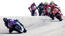 Walau start dari posisi dua, Jorge Lorenzo sudah memimpin sejak lap pertama MotoGP Aragon, Spanyol, Minggu (27/9/2015). (AFP Photo/Jose Jordan)