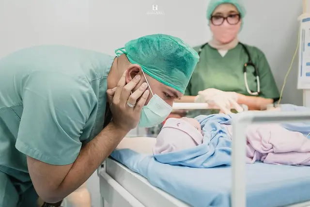 8 Potret Kesha Ratuliu melahirkan anak ketiga lewat persalinan cesar, penuh haru