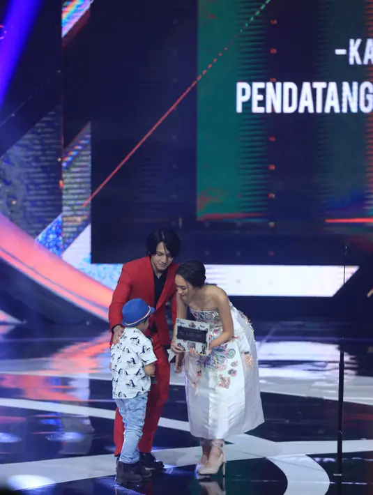 Bocah berusia enam tahun itu saat menerima penghargaan sebagai Artis Pendatang Baru IBOMA 2018. Bagi bungsu dari empat bersaudara ini, film Pengabdi Setan merupakan debut perdananya. (Adrian Putra/Bintang.com)