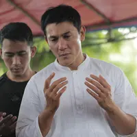 Ibunda Vino G Bastian meninggal dunia. (Budy Santoso/© KapanLagi.com)