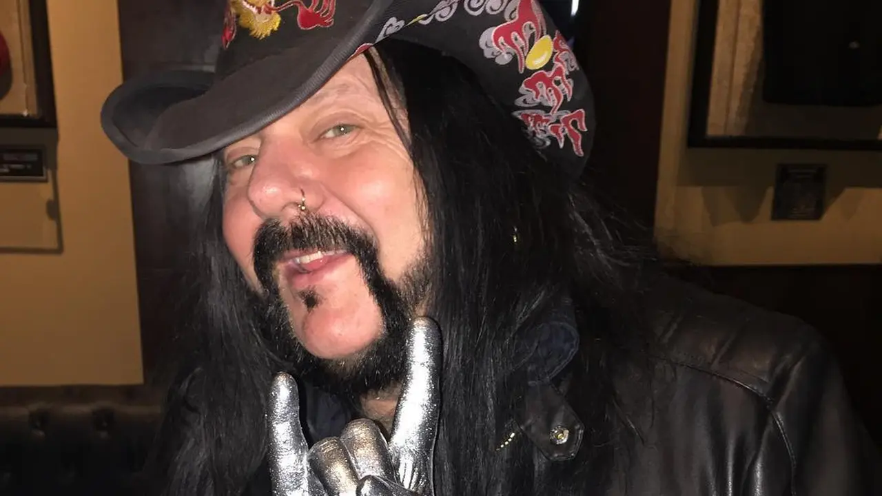 [Bintang] Vinnie Paul