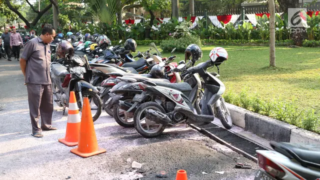 Penampakan Motor yang Meledak di Parkiran Kemlu