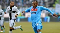 Napoli Takkan Jual Zuniga ke Juve