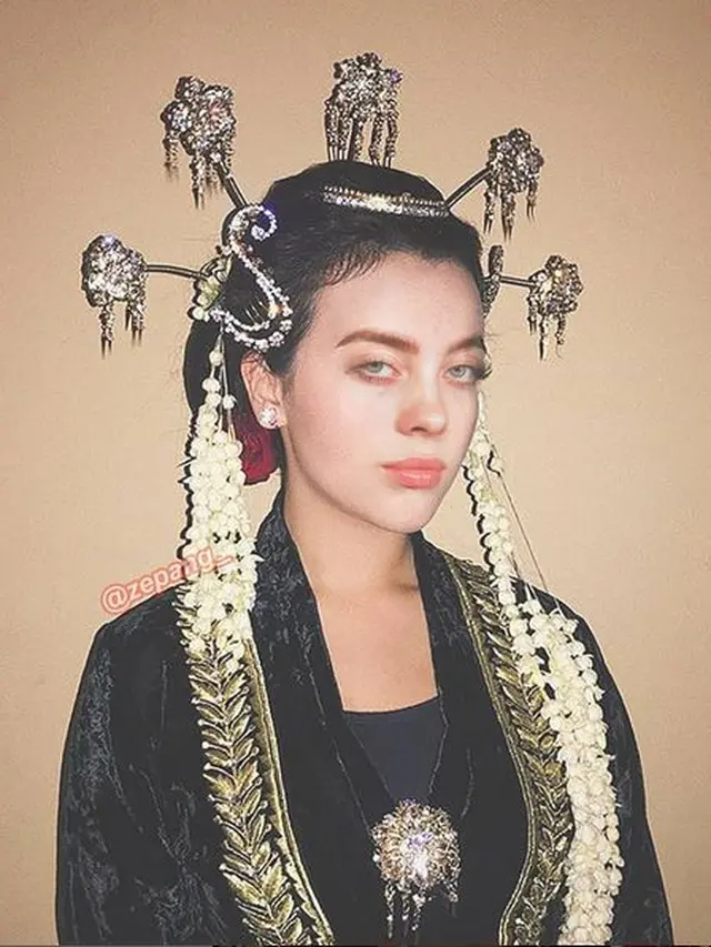 6 Editan Foto Jika Seleb Dunia Pakai Baju Tradisional Indonesia, Tampak Unik