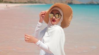 Pesona Dinda Hauw dalam Balutan Hijab Warna Putih, Menawan
