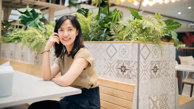 perempuan dan oktober scorpio bahagia