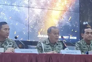 Danpuspom TNI Mayjen Yusri Nuryanto konpers empat anggota terlibat penyiraman air keras Andrie Yunus KontraS. (Nur Habibie/merdeka.com)