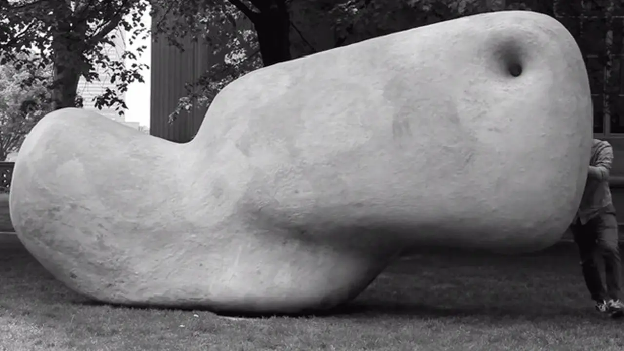 Tugu 900 Kg yang bisa Dipindahkan dengan Tangan