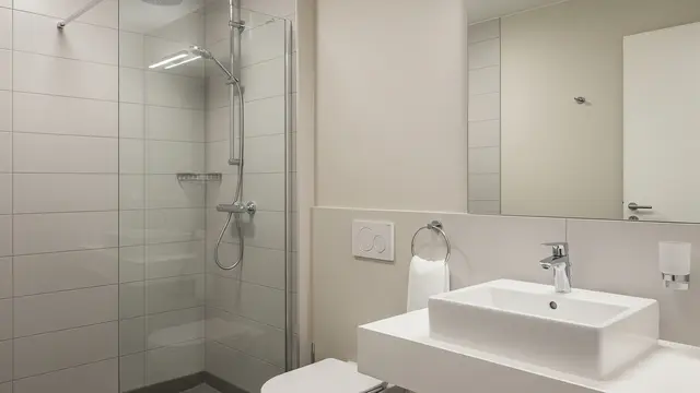 Desain Kamar Mandi Ala Hotel Material Murah
