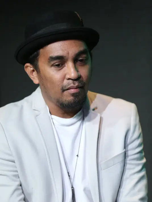 Sebagai salah satu yang terlibat dalam dunia hiburan, penyanyi Glenn Fredly tidak sepakat dengan banyaknya anggapan tersebut. Bahkan, ia melihat itu semua hanya dilakukan oleh oknum. (Adrian Putra/Bintang.com)