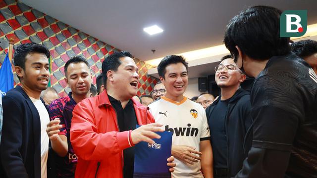 Foto: Kaesang dan Artis Ibukota Dampingi Erick Thohir Daftar Sebagai Calon Ketua Umum PSSI