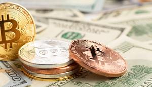 Ilustrasi Bitcoin dan Dolar (Source: freepik.com)