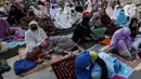 <p>Umat Islam bersiap melaksanakan sholat Id 1 Syawal 1443 Hijriah hingga memenuhi Stadion Jakarta Internasional Stadium, Senin (2/5/2022). Pemerintah Indonesia menetapkan Hari Raya Idul Fitri 1443 Hijriah jatuh pada tanggal 2 Mei 2022. (Liputan6.com/Johan Tallo)</p>