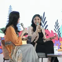 Hamil anak pertama tak menghalangi Erina Gudono aktif beraktivitas. Baru-baru ini, ia bahkan menjadi pembicara untuk sebuah talkshow. [@erinagudono]