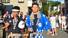 Menilik dari laman Instagramnya, Muhammad Fardhana pernah menempuh pendidikan di Jepang. Ini adalah foto Dhana Festival Matsuri yang diunggah pada tahun 2017. Tak hanya karena prestasinya karena lulusan National Defense Academy of Japan, paras Muhammad Fardhana yang disebut mirip orang Korea hingga orang aseli Jepang juga menjadi perhatian netizen. (Liputan6.com/IG/@derazala)