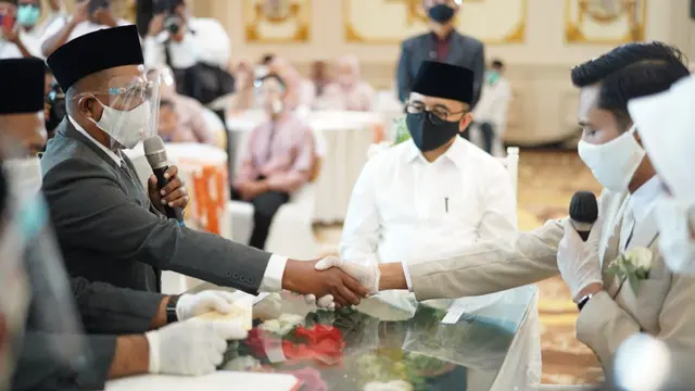Pasangan menikah saat pandemi
