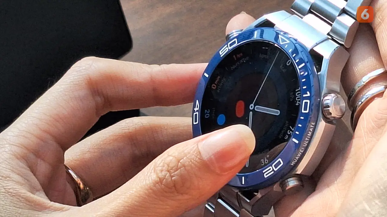 Huawei Watch Ultimate (Liputan6.com/Giovani Dio Prasasti)
