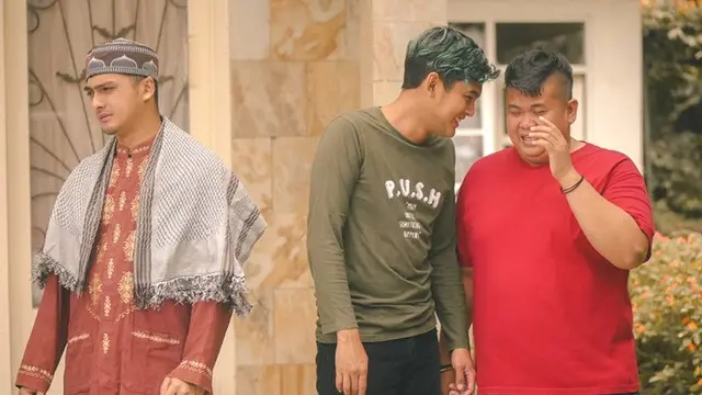 7 Potret Trio Pemain Sinetron Insya Allah Surga Saat di Balik Layar, Kompak Banget